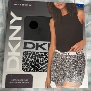New DKNY Black and White Leopard Print Pajama Set Size Large